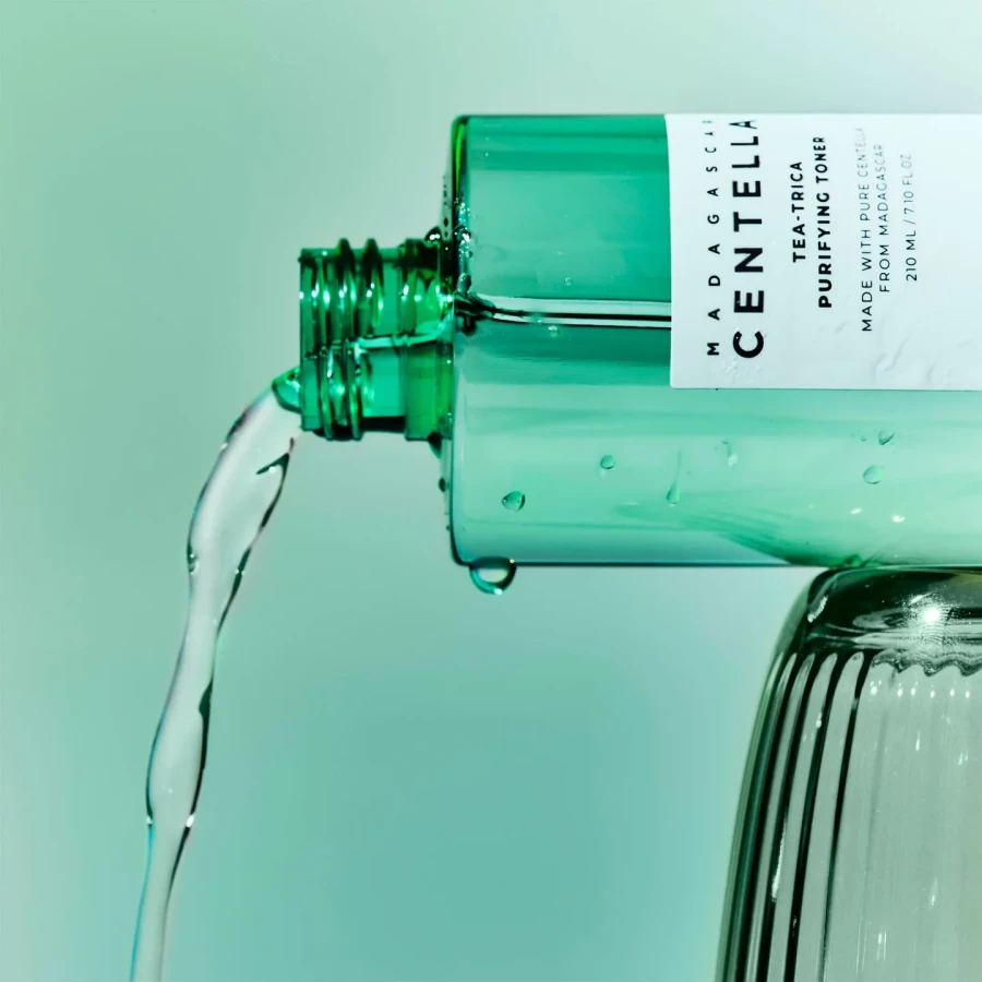 SKIN1004 Madagascar Centella Tea-Trica Purifying Toner Normalizujący tonik z olejkiem z drzewa herbacianego 210 ml
