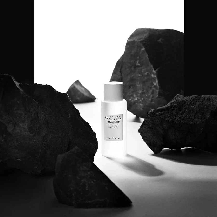 SKIN1004 Madagascar Centella Tone Brightening Boosting Toner Nawilżająco rozjaśniający tonik z wąkrotą azjatycką 210 ml