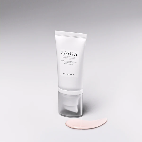 SKIN1004 Madagascar Centella Tone Brightening Tone-Up Sunscreen SPF50+ PA++++ Rozświetlający krem z filtrem przeciwsłonecznym 50 ml