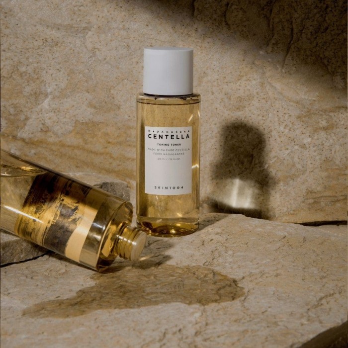SKIN1004 Madagascar Centella Toning Toner Tonik nawilżająco łagodzący z wąkrotą azjatycką 30 ml