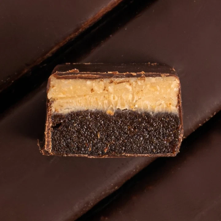 FIZI baton w polewie czekoladowej "hazelnut +himalayan salt" 45g