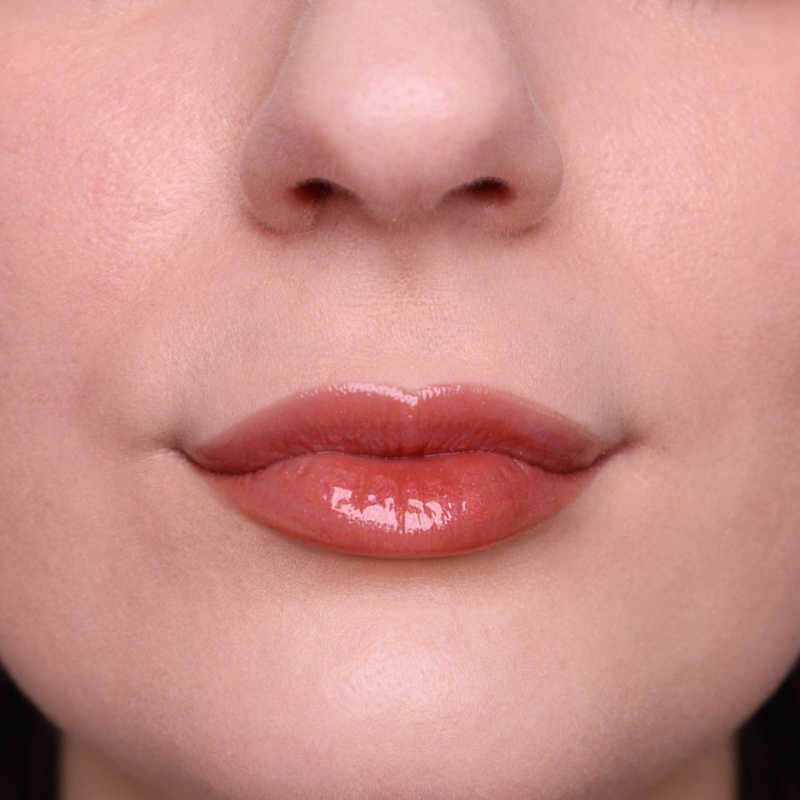 PUROBIO Błyszczyk Balmy Gloss 02 shimmering light brown 4,2g