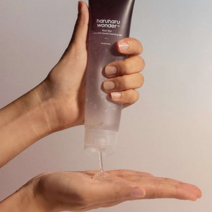 HARUHARU WONDER Black Rice Triple AHA Gentle Cleansing Gel Żel do głębokiego oczyszczania twarzy z kwasami AHA 100 ml