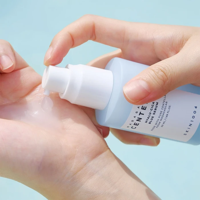 SKIN1004 Madagascar Centella Hyalu-Cica Blue Serum Silnie nawilżające hialuronowe serum z wąkrotą azjatycką 50 ml