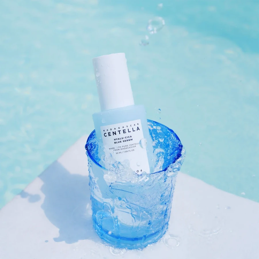 SKIN1004 Madagascar Centella Hyalu-Cica Blue Serum Silnie nawilżające hialuronowe serum z wąkrotą azjatycką 50 ml
