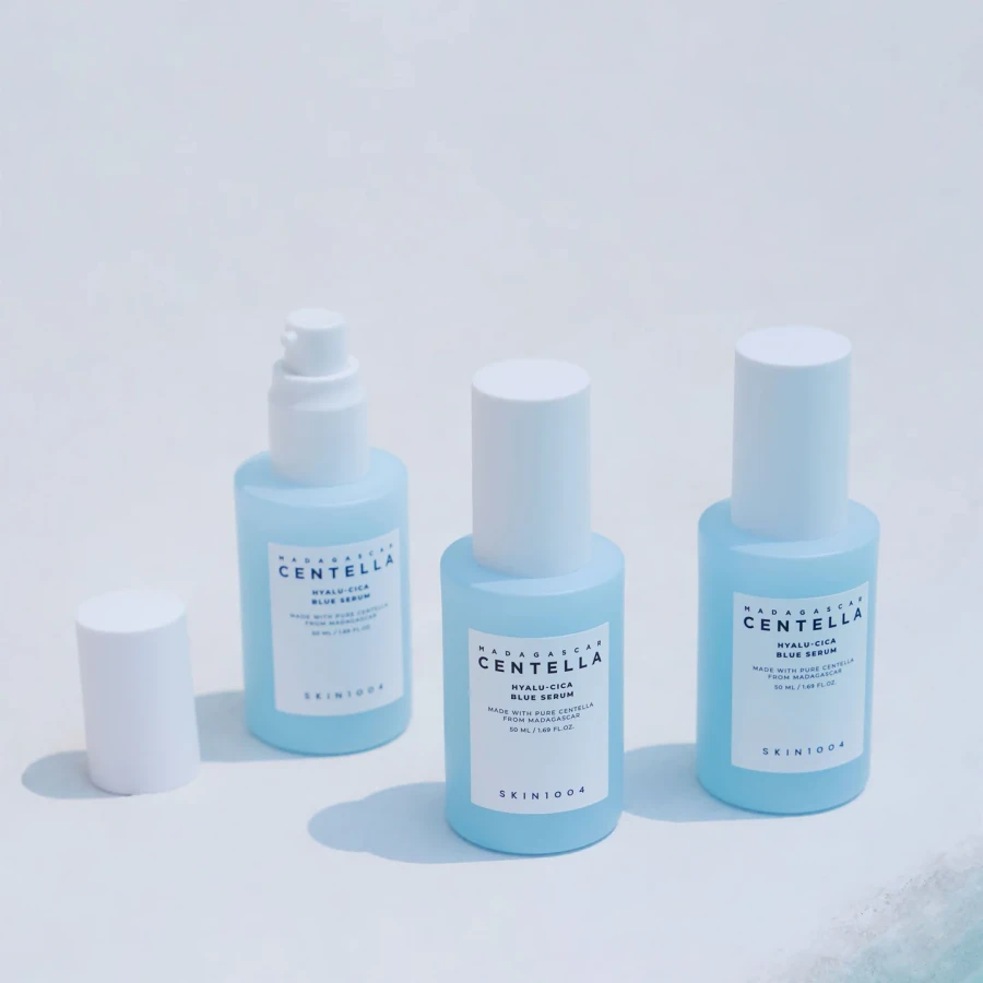 SKIN1004 Madagascar Centella Hyalu-Cica Blue Serum Silnie nawilżające hialuronowe serum z wąkrotą azjatycką 50 ml