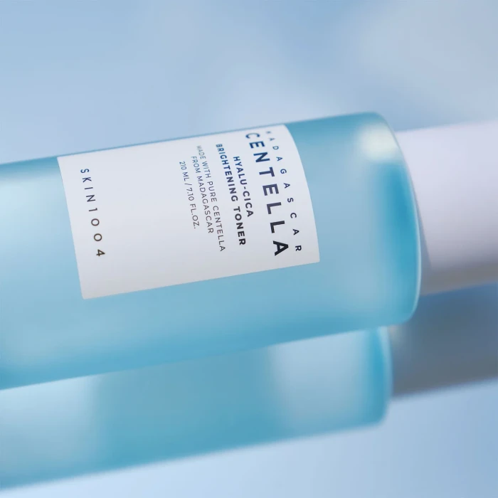 SKIN1004 Madagascar Centella Hyalu-Cica Brightening Toner Nawilżający tonik z wąkrotą azjatycką 210 ml