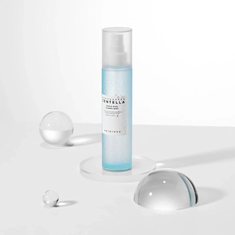 SKIN1004 Madagascar Centella Hyalu-Cica Cloudy Mist Nawadniająca mgiełka do twarzy 120 ml