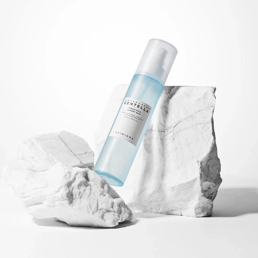 SKIN1004 Madagascar Centella Hyalu-Cica Cloudy Mist Nawadniająca mgiełka do twarzy 120 ml