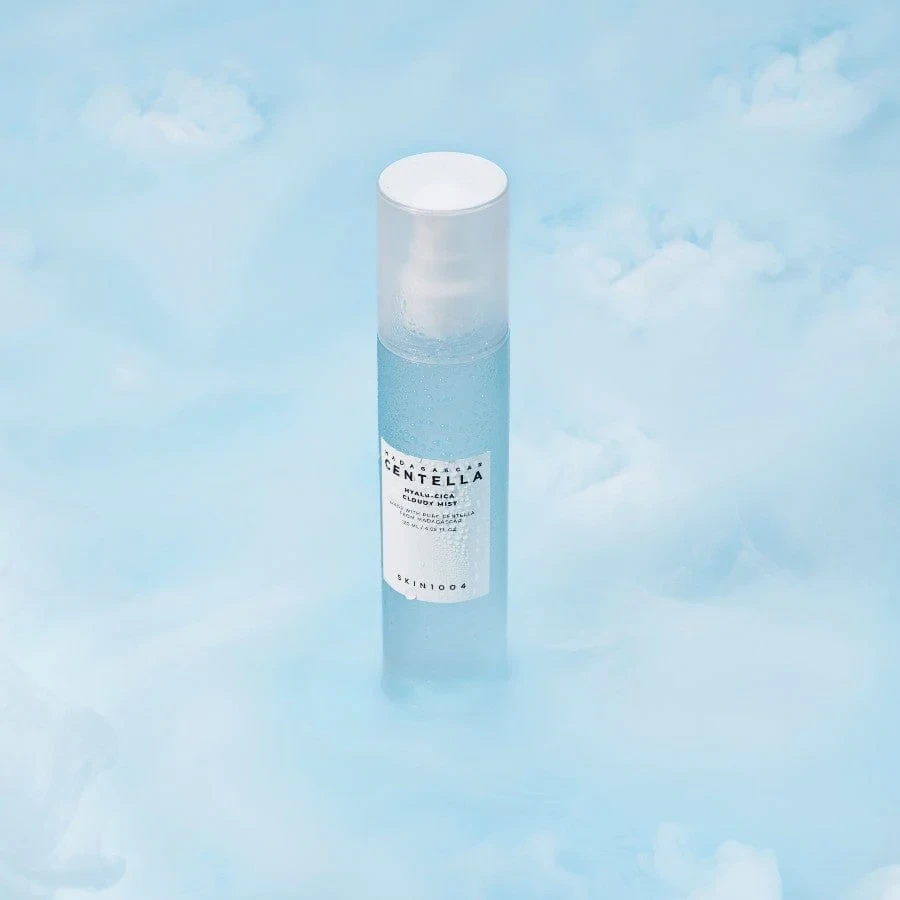 SKIN1004 Madagascar Centella Hyalu-Cica Cloudy Mist Nawadniająca mgiełka do twarzy 120 ml