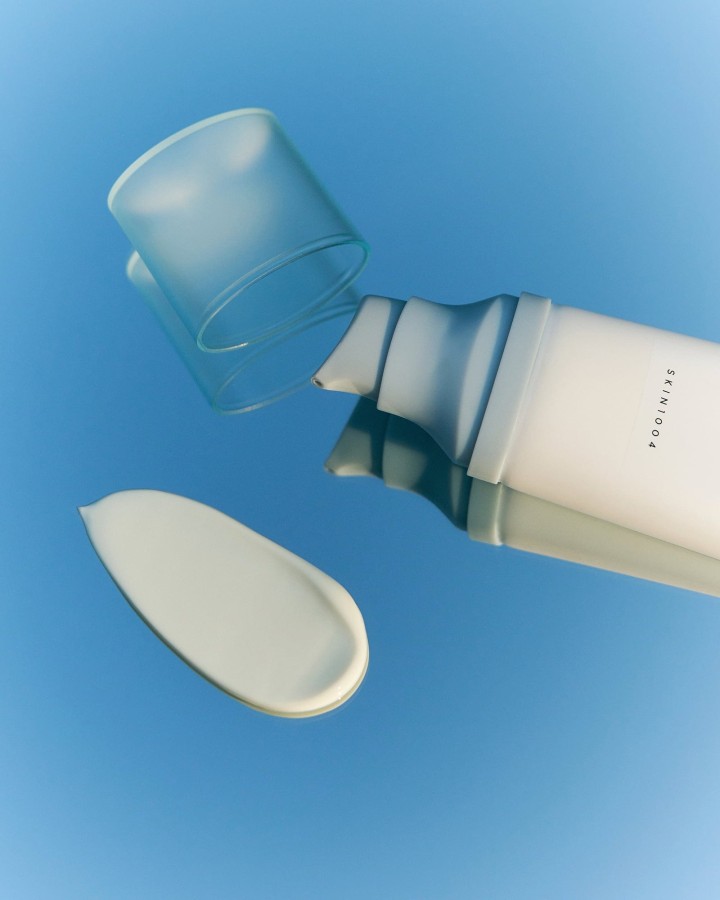 SKIN1004 Madagascar Centella Hyalu-Cica Water-Fit Sun Serum SPF50+ PA++++ Lekki nawilżający krem z filtrem 50 ml