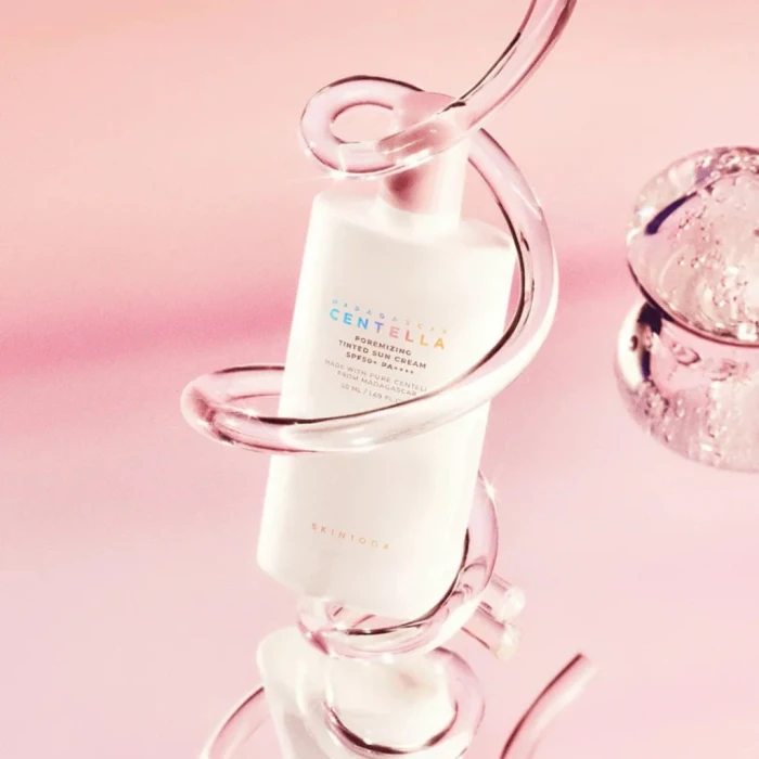 SKIN1004 Madagascar Centella Poremizing Velvet Finish Sunscreen SPF50+ PA++++ Krem przeciwsłoneczny satynowy i zwężający pory 50 ml